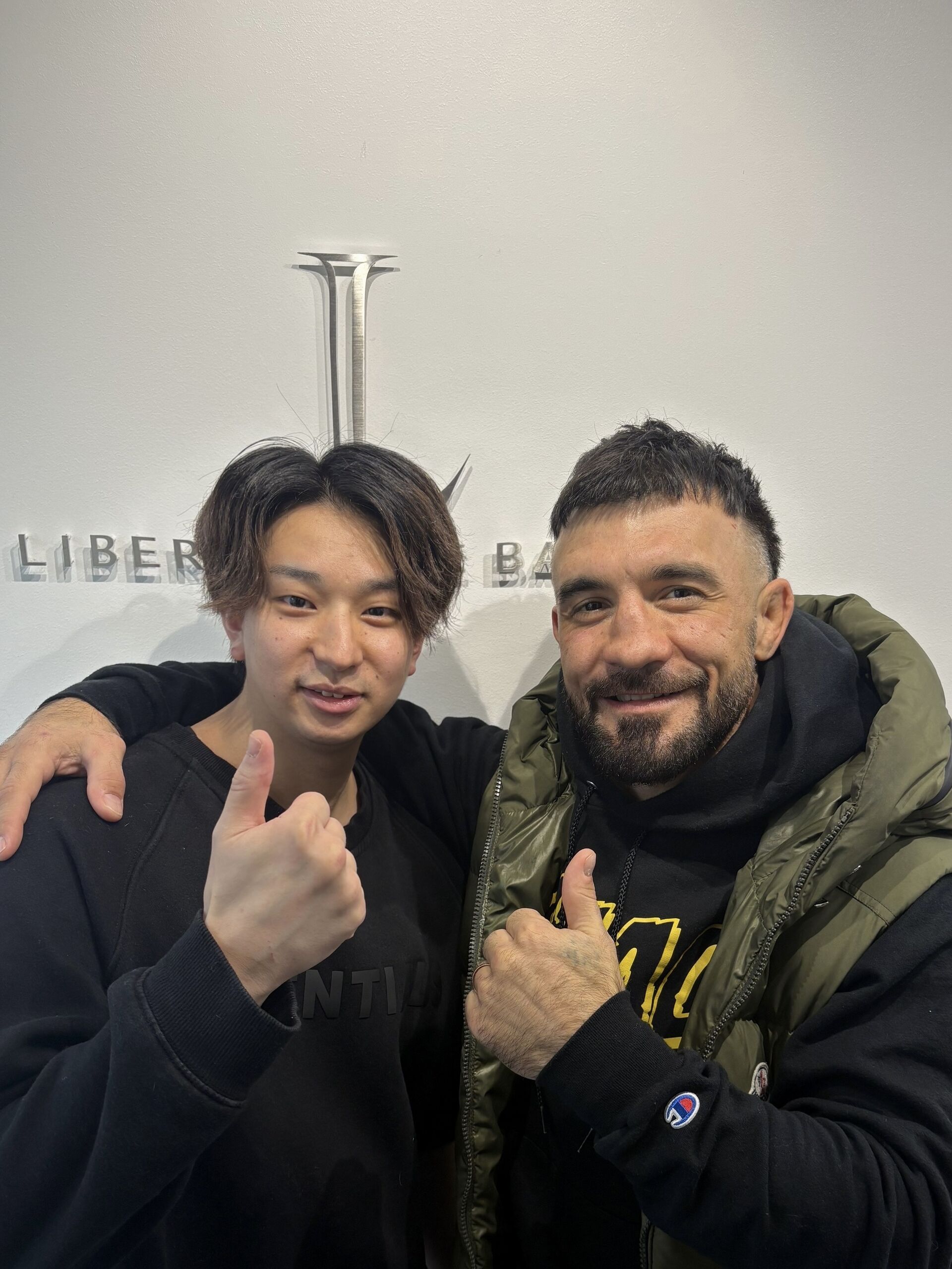 総合格闘家ピューリック選手が来店しました！