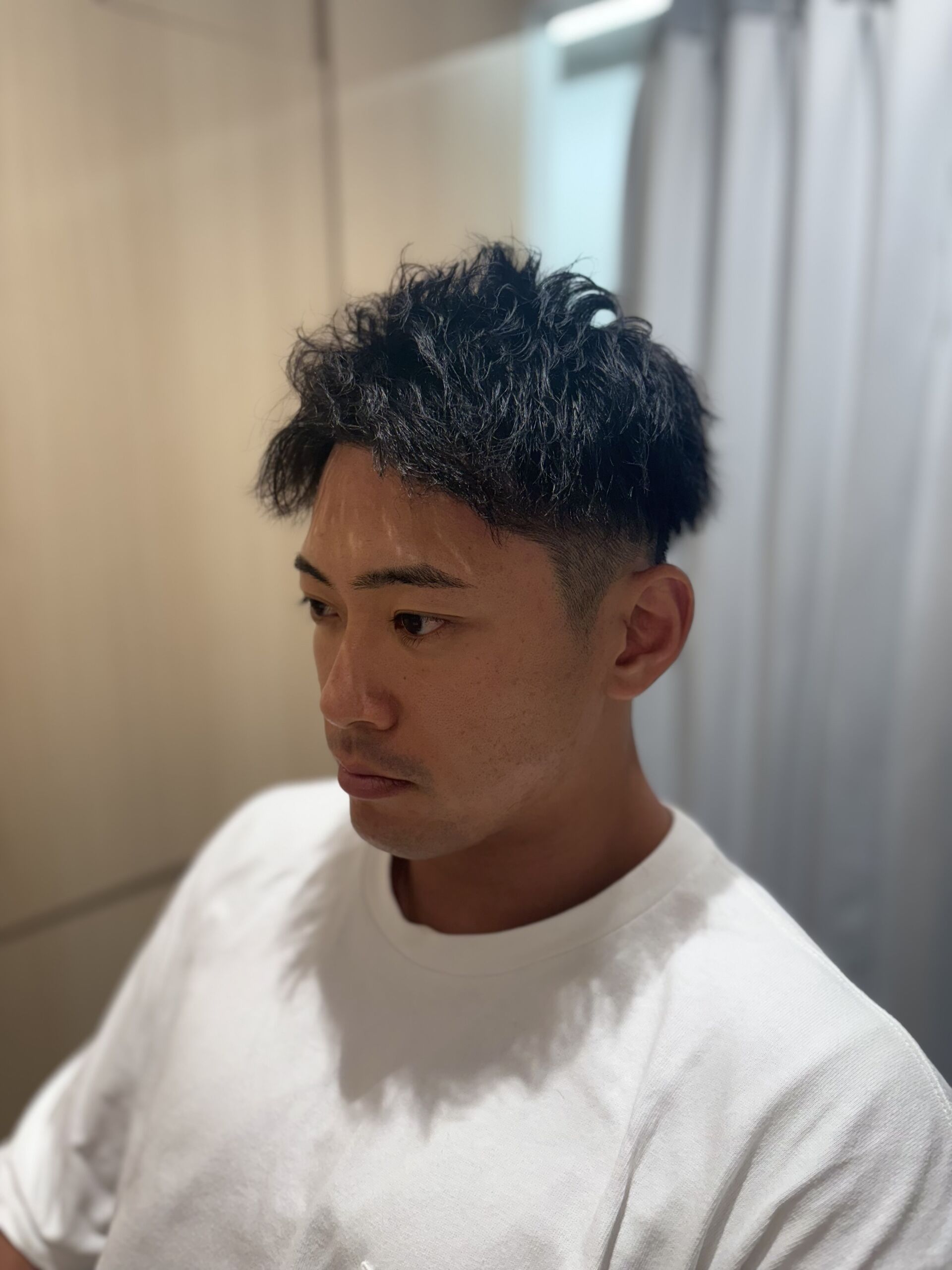 ソフトツイストパーマ×ツーブロックショートで作る、再現性の高い大人の抜け感
