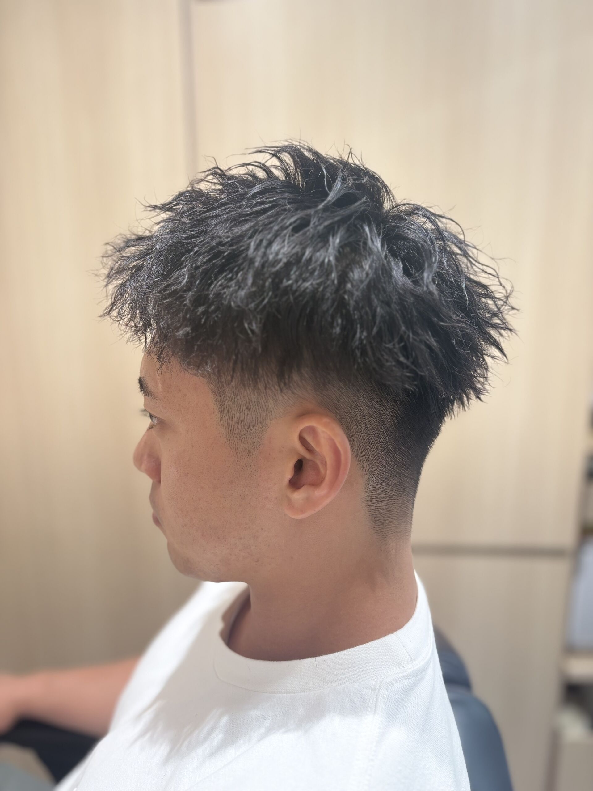 ソフトツイストパーマ×ツーブロックショートで作る、再現性の高い大人の抜け感