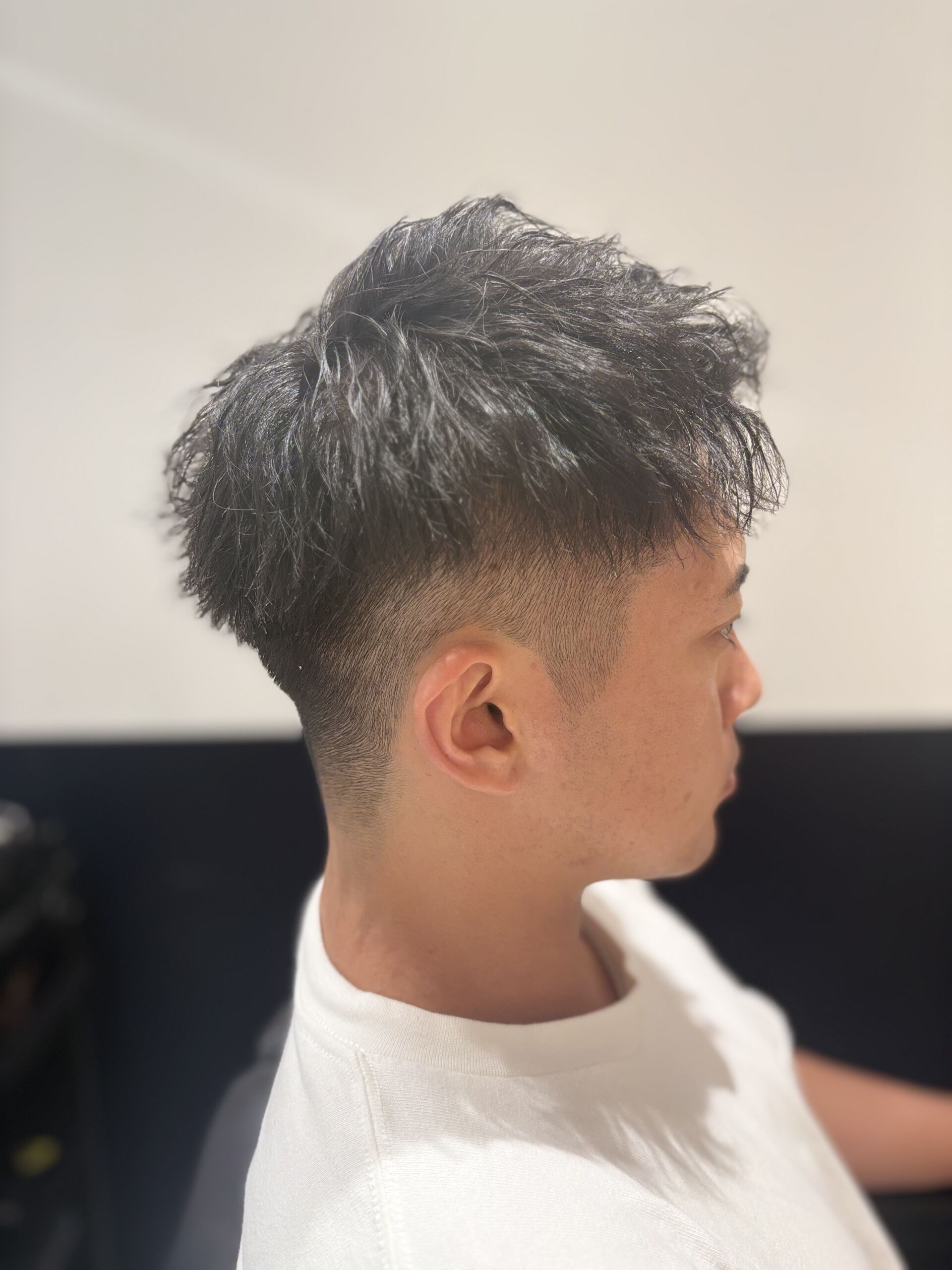 ソフトツイストパーマ×ツーブロックショートで作る、再現性の高い大人の抜け感