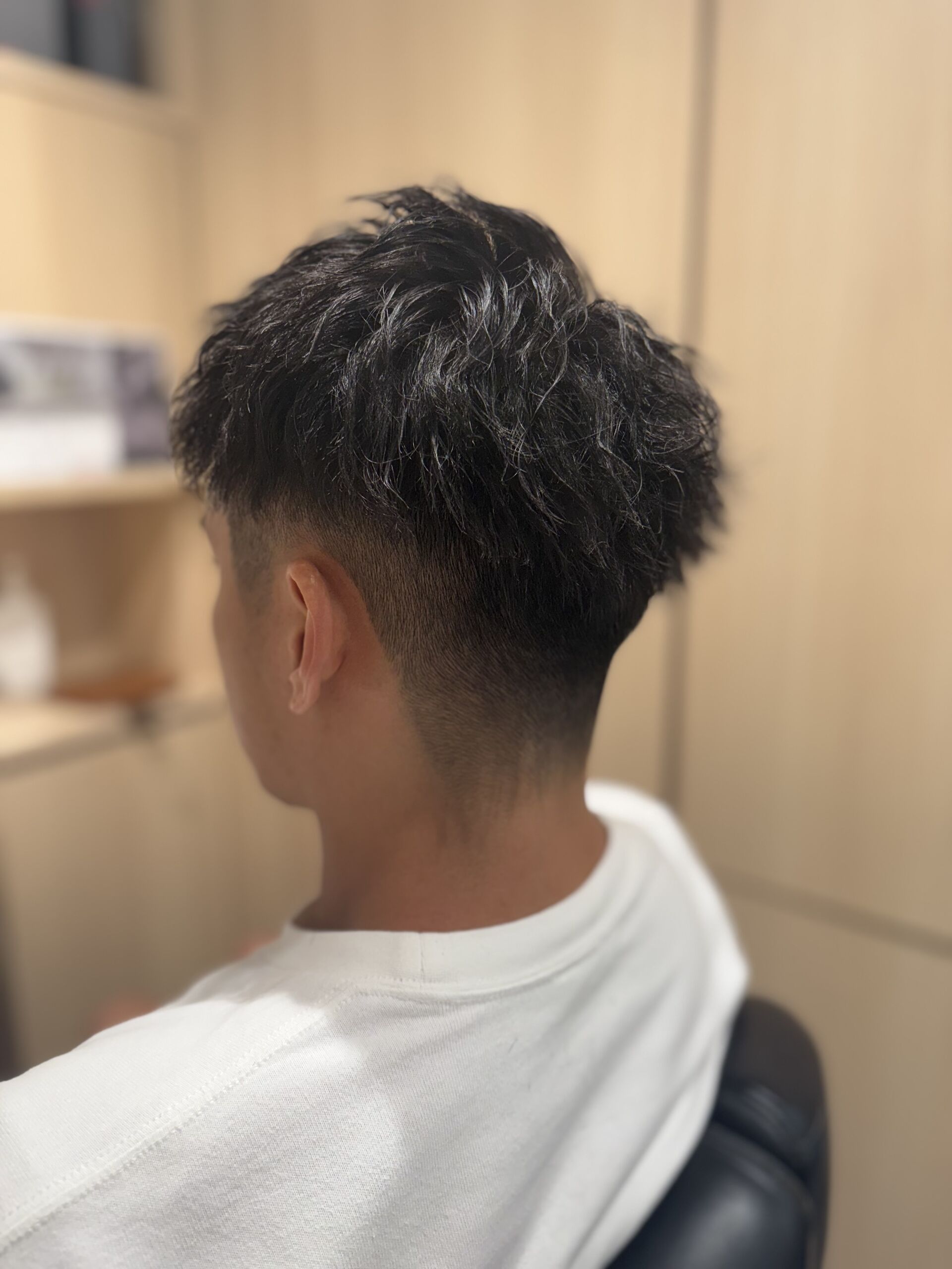 ソフトツイストパーマ×ツーブロックショートで作る、再現性の高い大人の抜け感