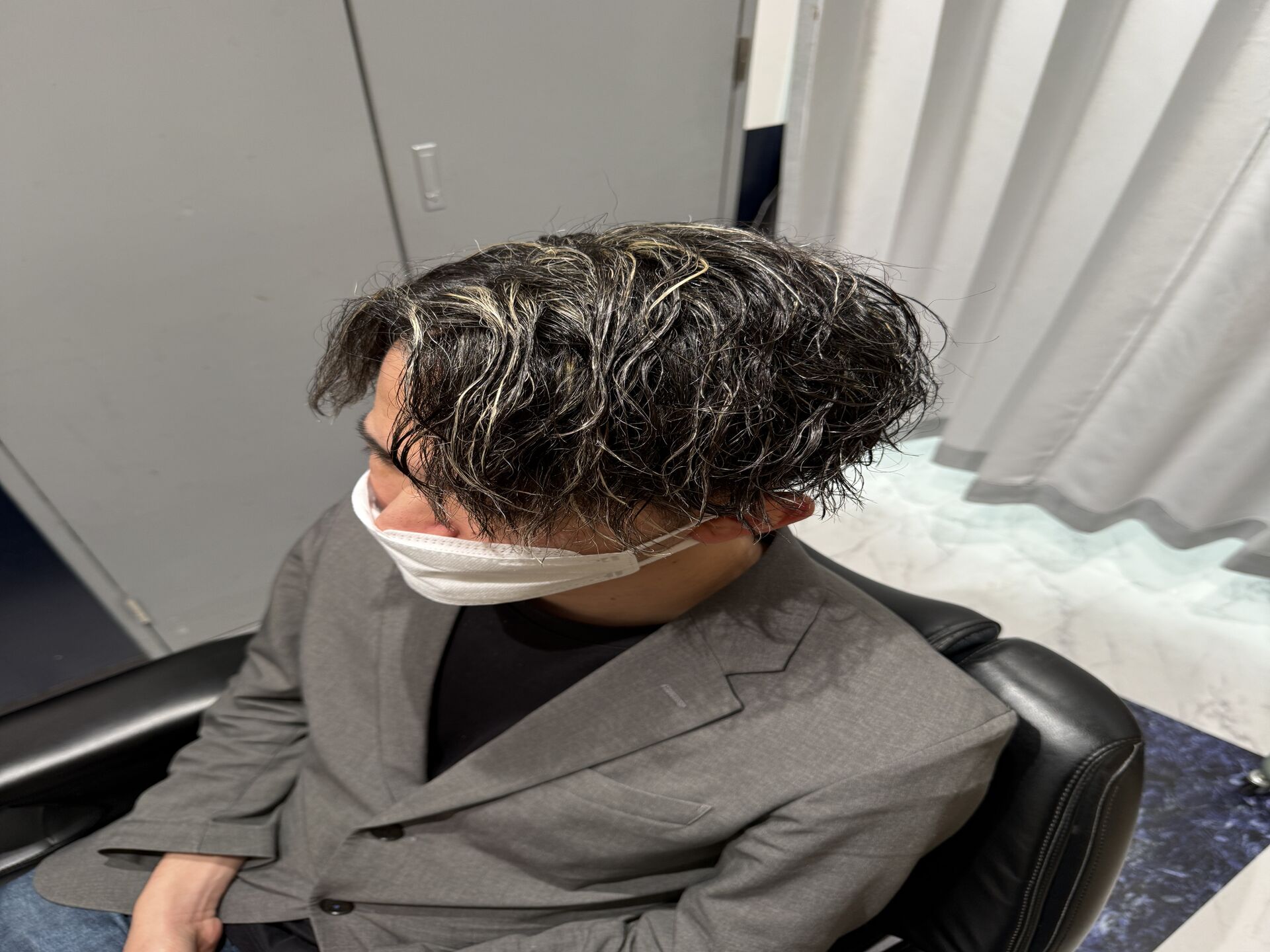 【白髪隠しメッシュ】自然に若々しく見せる最新カラー技術｜理容室で人気上昇中の理由と魅力を徹底解説