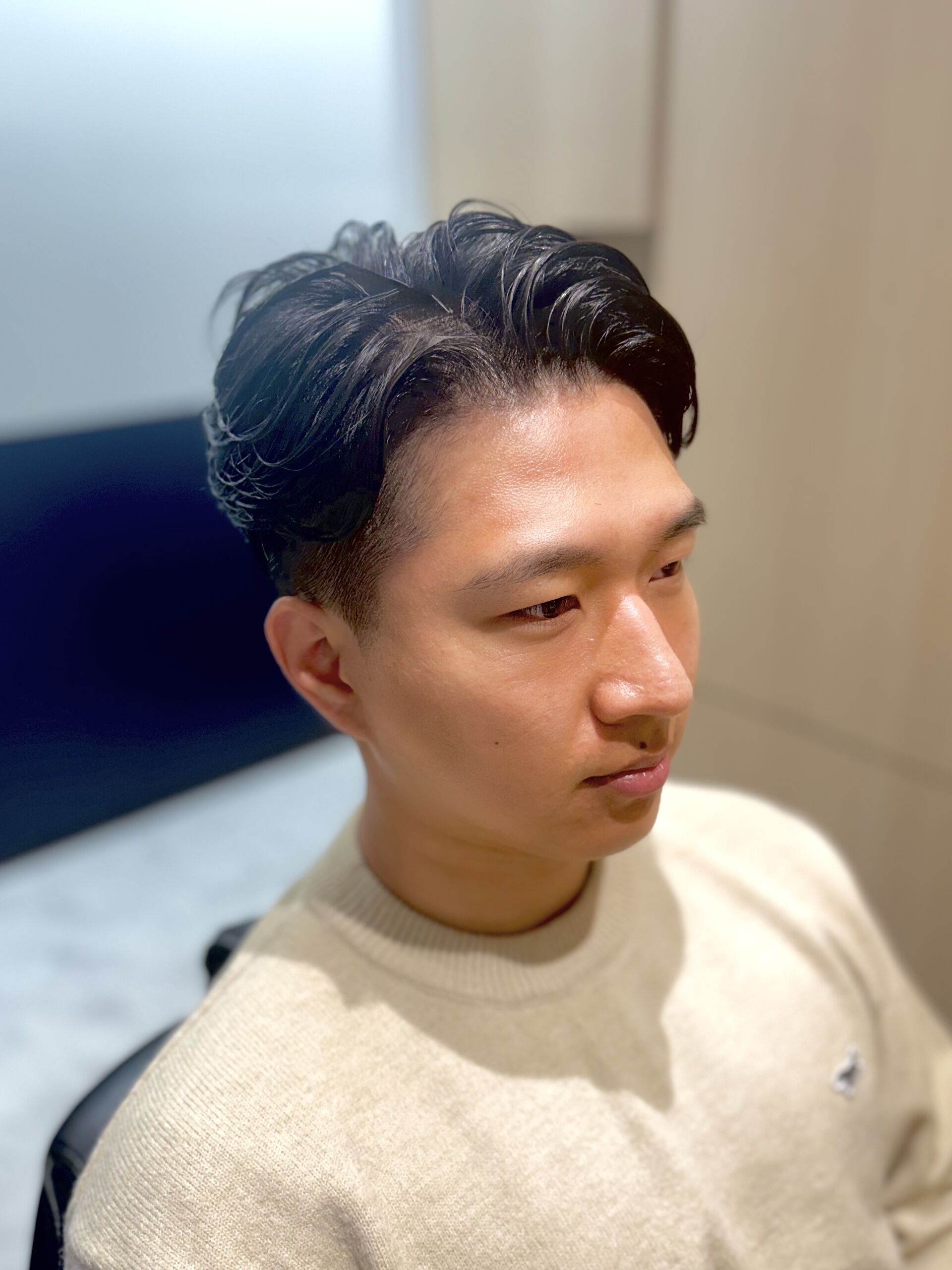 ピンパーマで根元の立ち上がりを再現するメンズスタイル解説｜Liberty Share BARBER