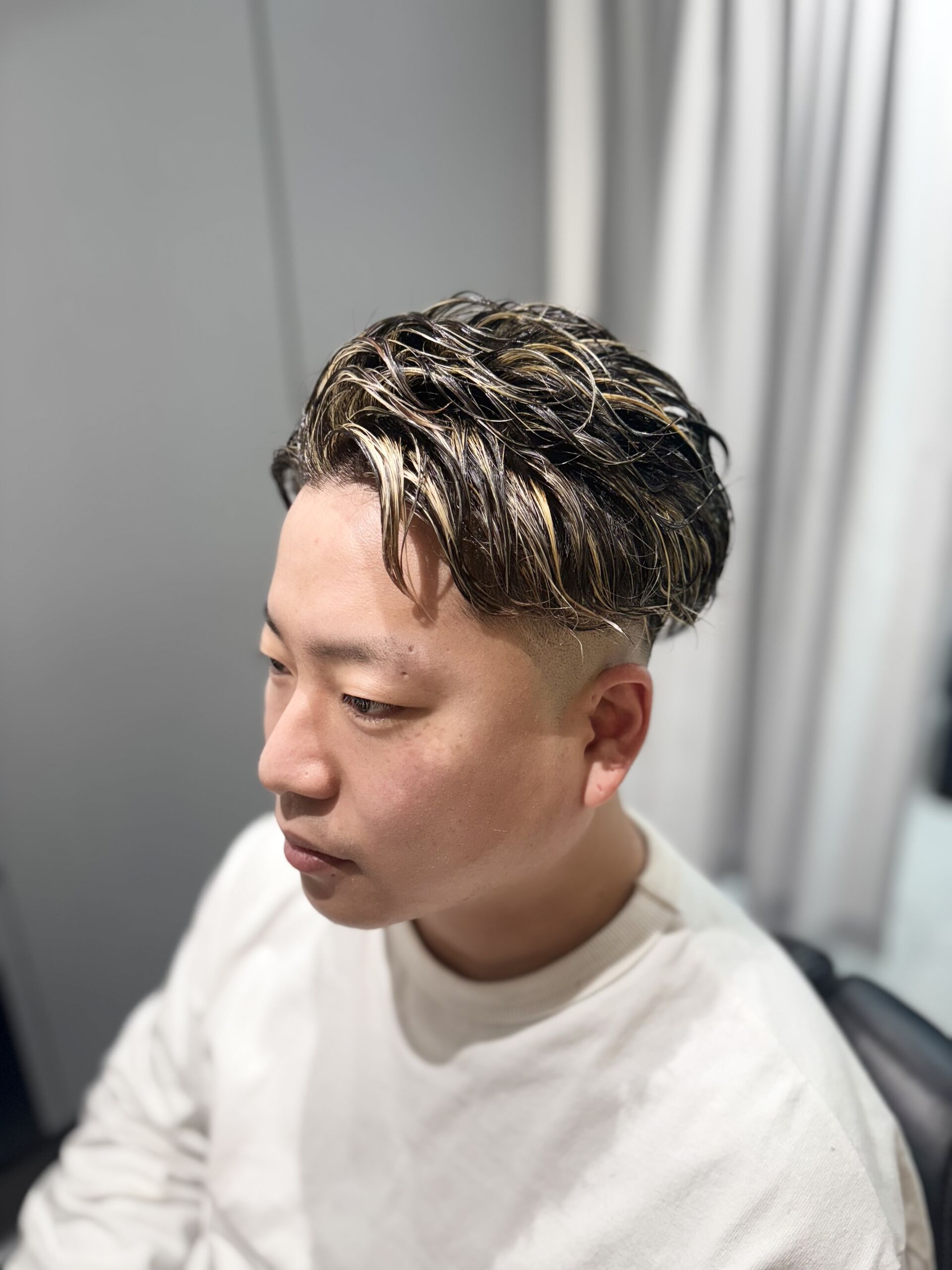 スキンフェード×メッシュ×かきあげスパイラルパーマ